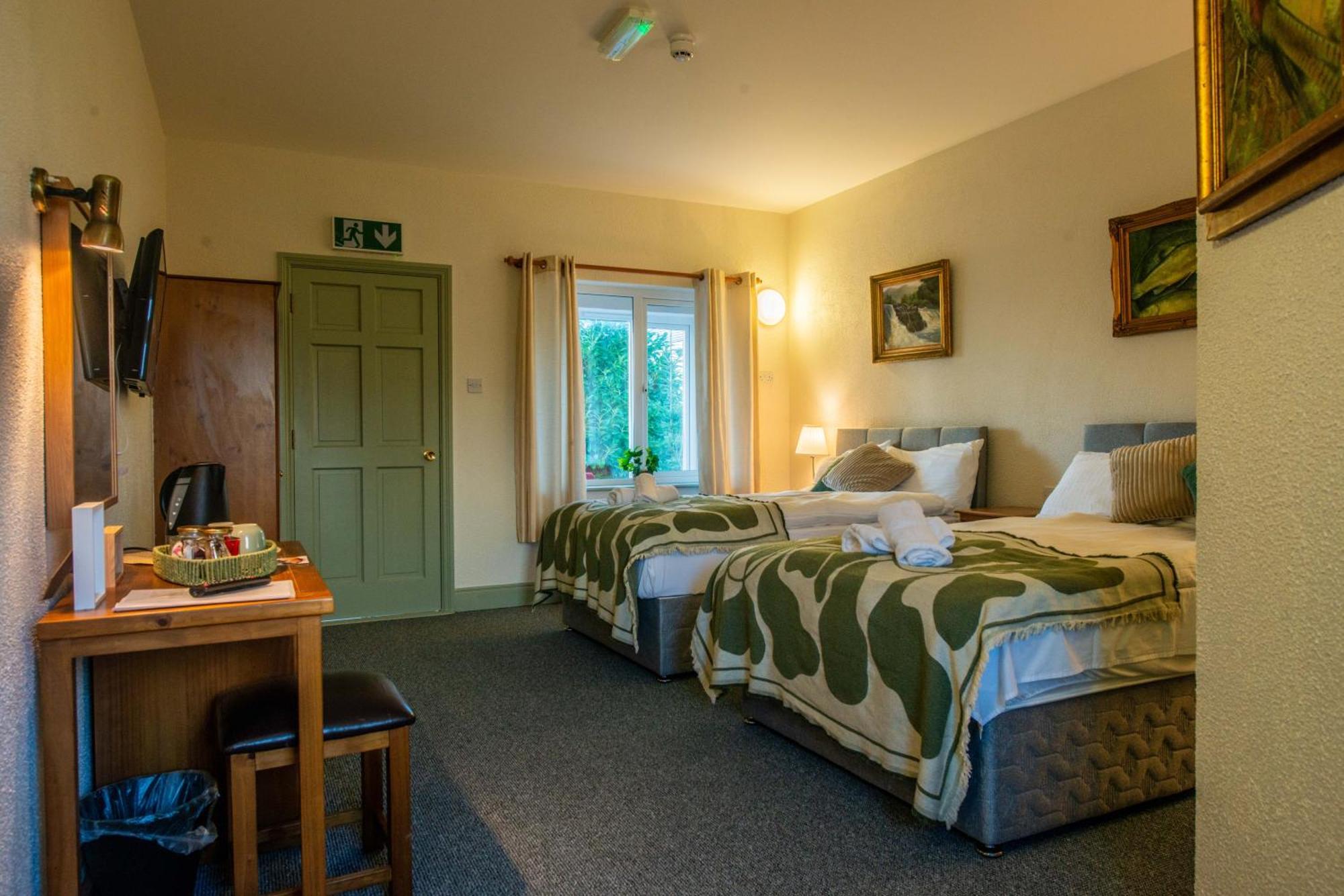 Greenfield Lodge Hotel Bar & Bistro Headford ภายนอก รูปภาพ
