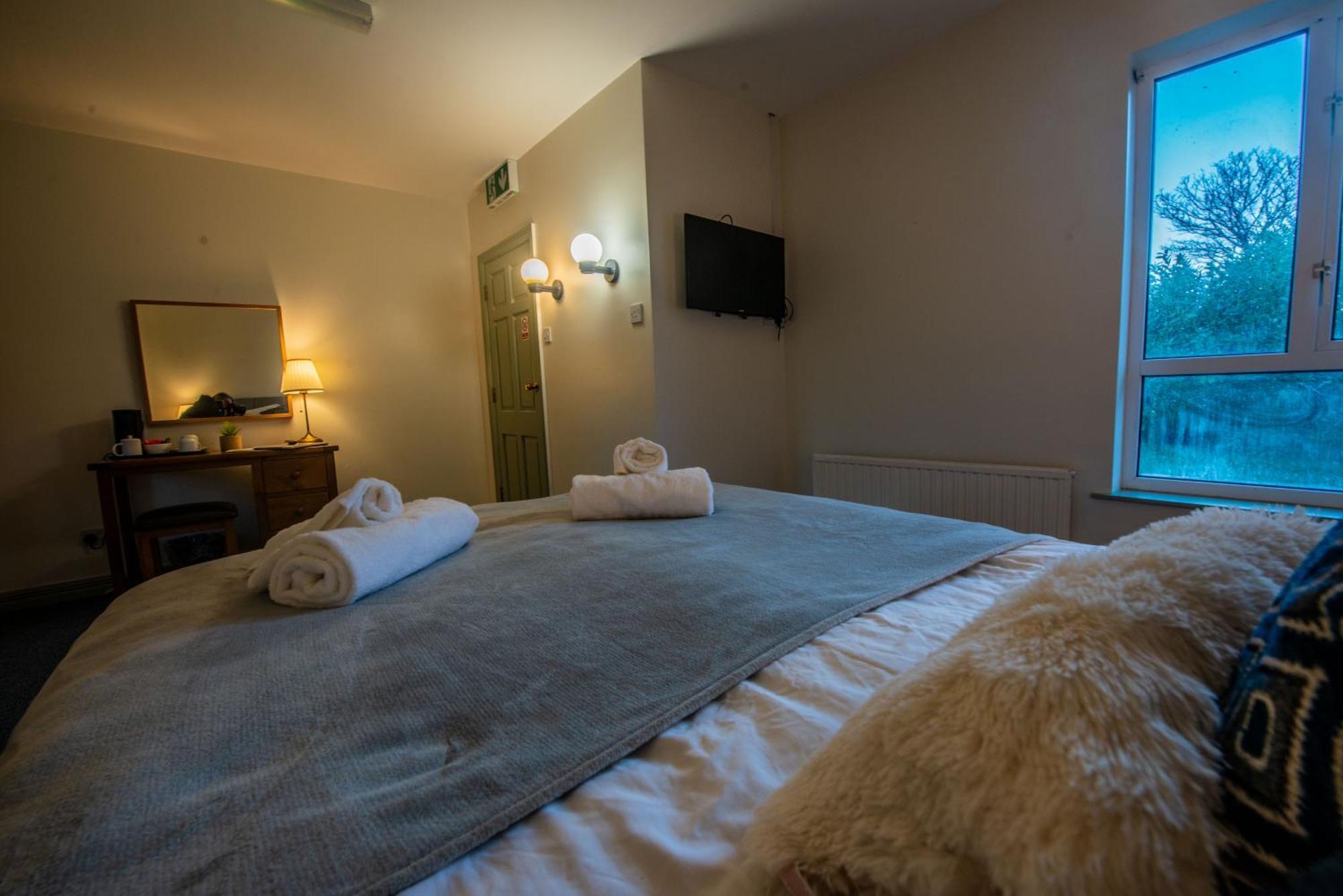 Greenfield Lodge Hotel Bar & Bistro Headford ภายนอก รูปภาพ