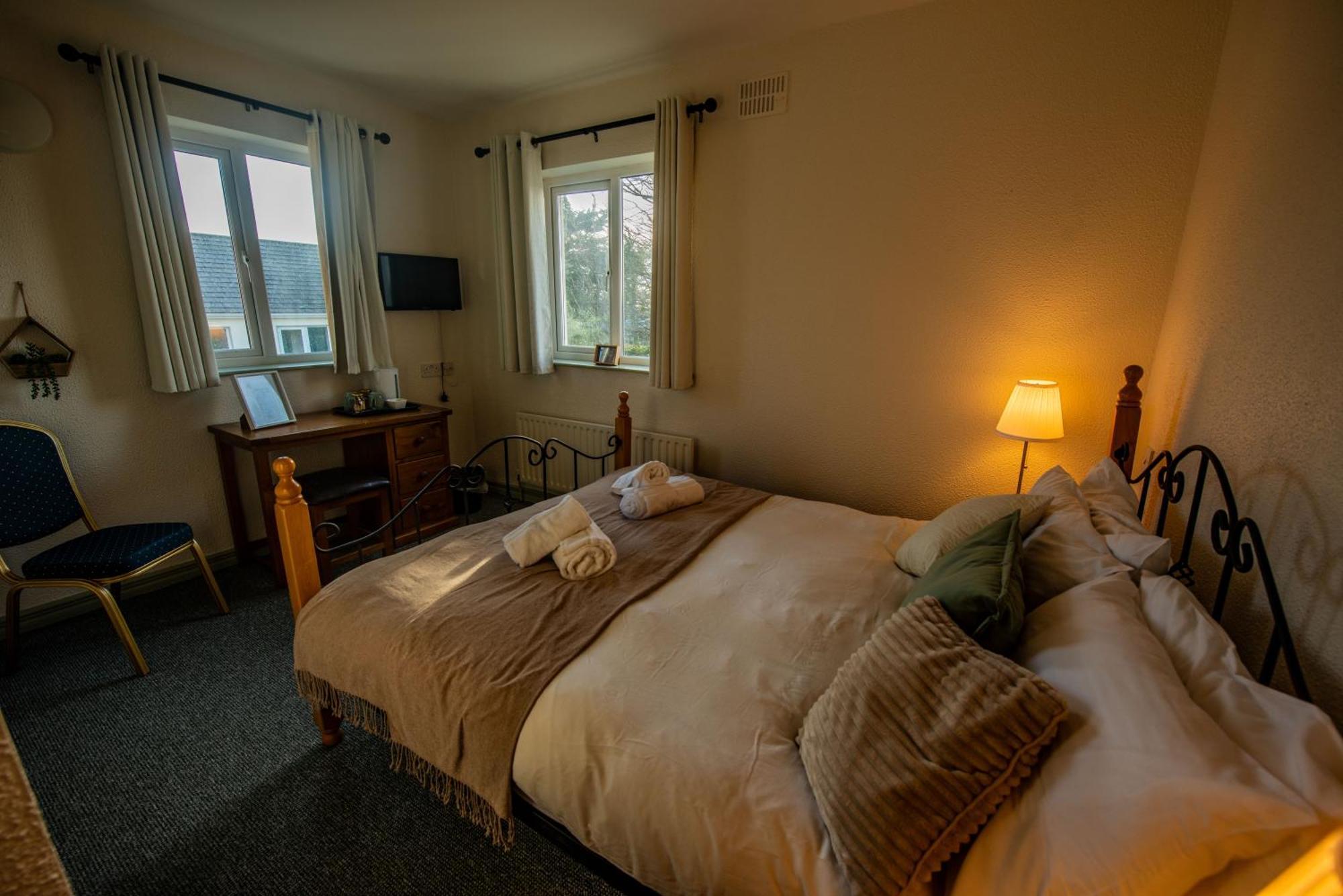 Greenfield Lodge Hotel Bar & Bistro Headford ภายนอก รูปภาพ