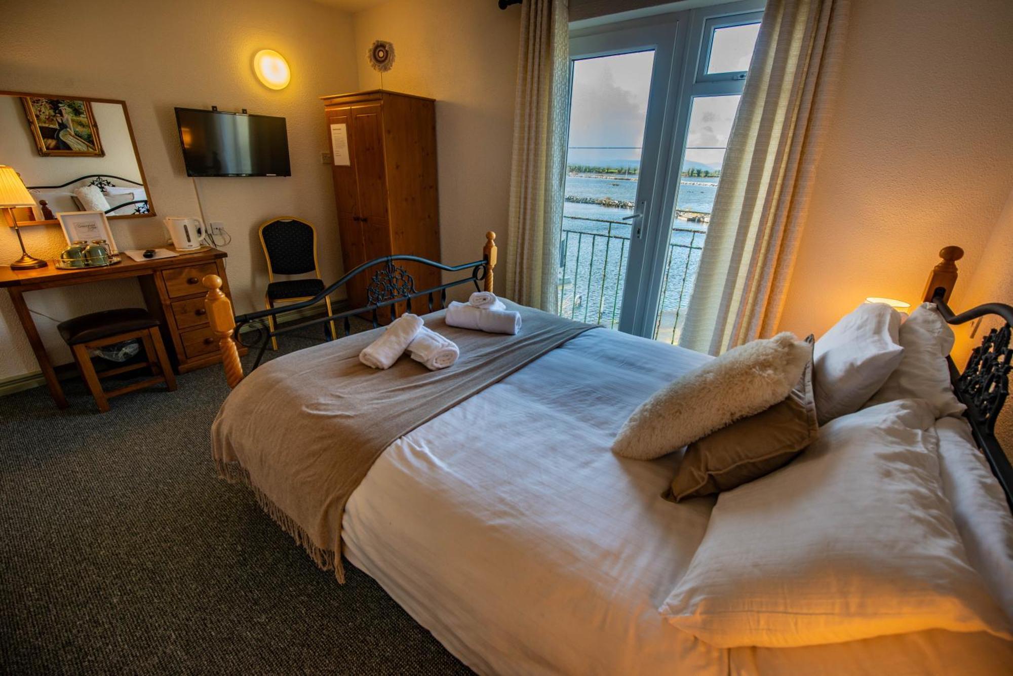 Greenfield Lodge Hotel Bar & Bistro Headford ภายนอก รูปภาพ