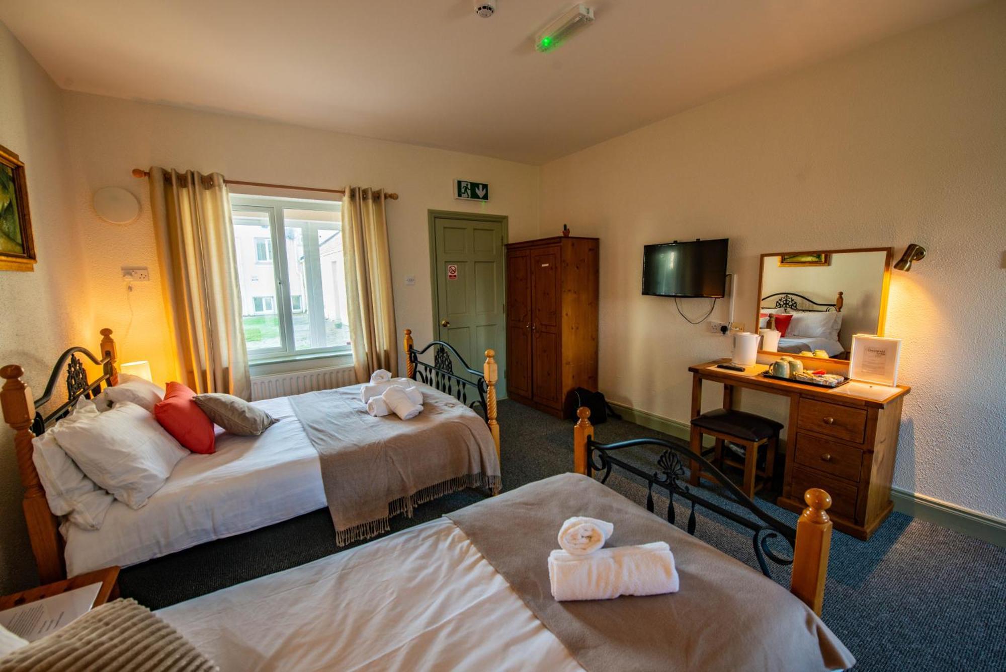 Greenfield Lodge Hotel Bar & Bistro Headford ภายนอก รูปภาพ