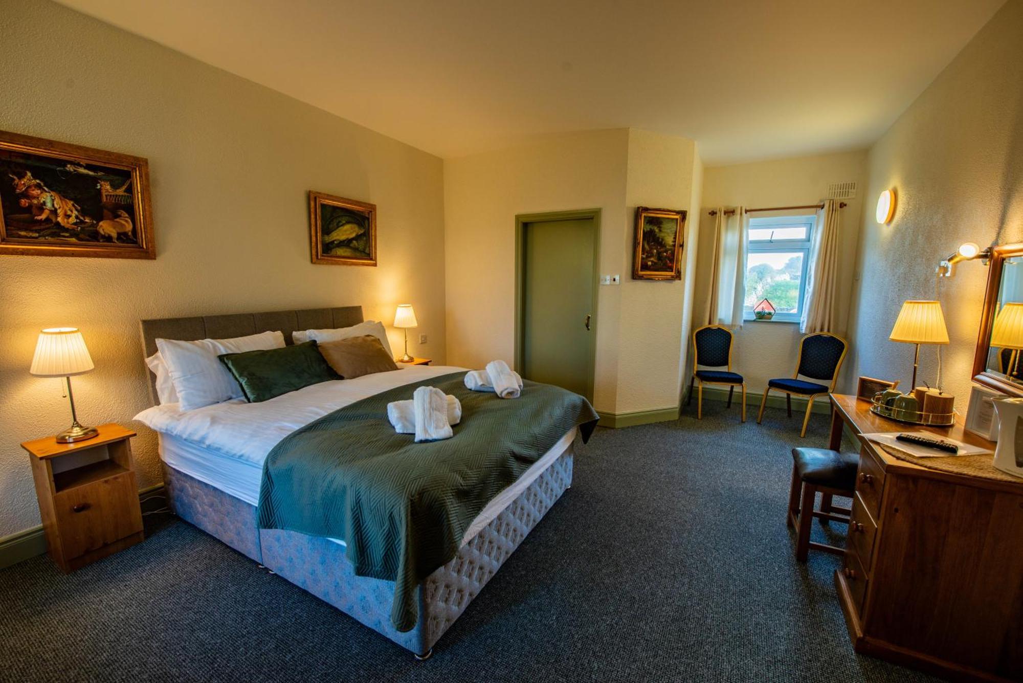 Greenfield Lodge Hotel Bar & Bistro Headford ภายนอก รูปภาพ